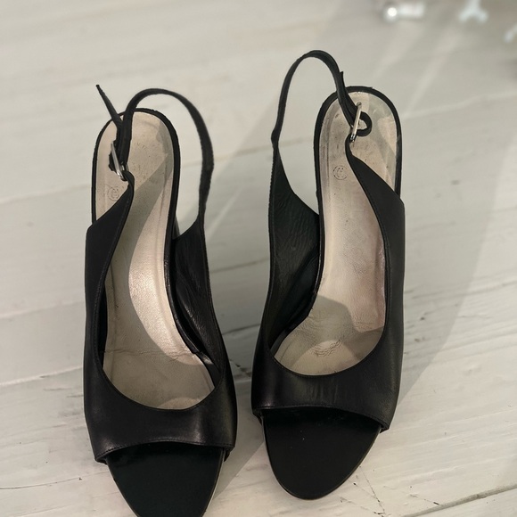 Chanel authentic sandle - Picture 1 of 6